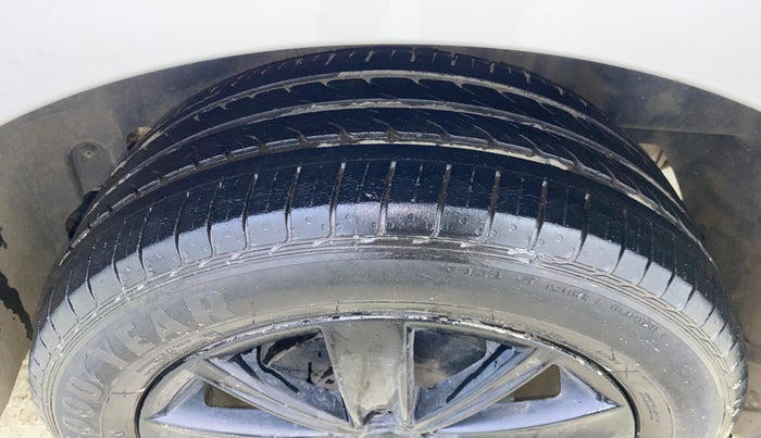 2016 Volkswagen Vento HIGHLINE PETROL AT, Petrol, Automatic, 58,985 km, Left Rear Tyre Tread