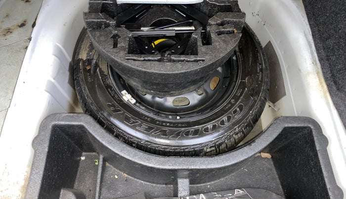 2016 Volkswagen Vento HIGHLINE PETROL AT, Petrol, Automatic, 58,985 km, Spare Tyre