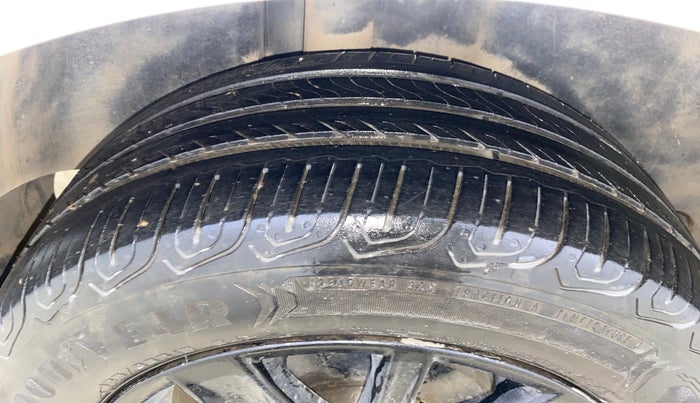 2016 Volkswagen Vento HIGHLINE PETROL AT, Petrol, Automatic, 58,985 km, Right Rear Tyre Tread