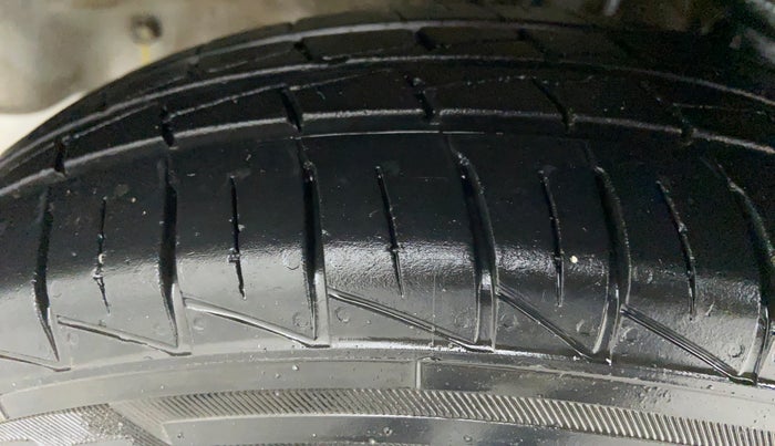 2020 Maruti Alto LXI, Petrol, Manual, 7,950 km, Left Front Tyre Tread