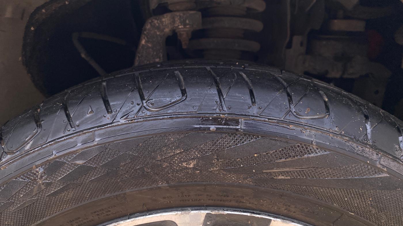 2018 Mahindra MARAZZO M8 7 STR, Diesel, Manual, 1,35,457 km, Right Front Tyre Tread