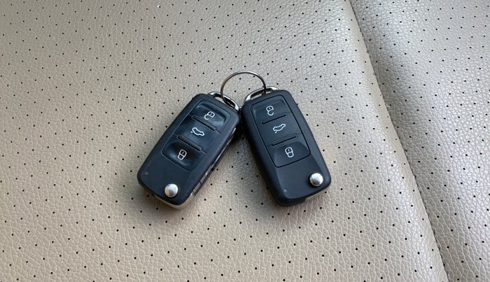 2020 Volkswagen Vento HIGHLINE 1.0L TSI AT, Petrol, Automatic, 93,038 km, Key Close Up