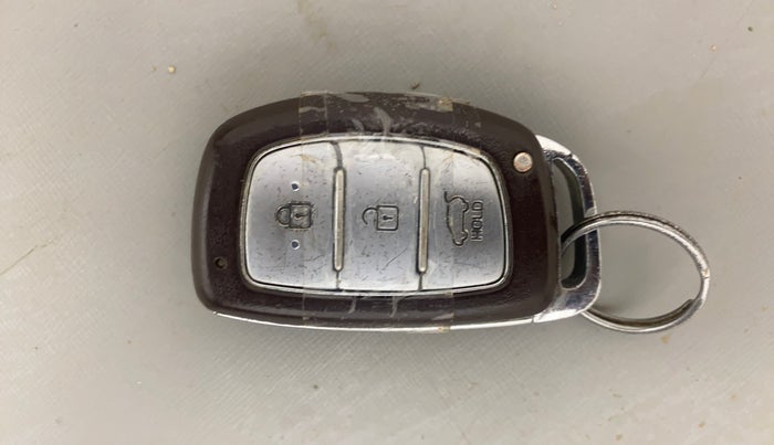 2017 Hyundai Creta SX PLUS 1.6 DIESEL, Diesel, Manual, 95,304 km, Key Close Up