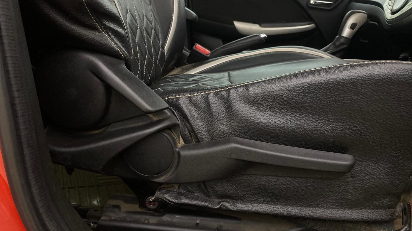 2016 Maruti Baleno ZETA CVT PETROL 1.2, Petrol, Automatic, 61,814 km, Driver Side Adjustment Panel