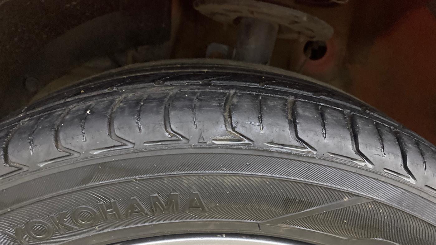 2016 Maruti Baleno ZETA CVT PETROL 1.2, Petrol, Automatic, 61,814 km, Left Front Tyre Tread