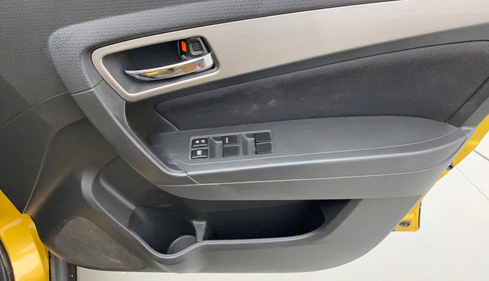 2016 Maruti Vitara Brezza ZDI PLUS DUAL TONE, Diesel, Manual, 26,090 km, Driver Side Door Panels Controls