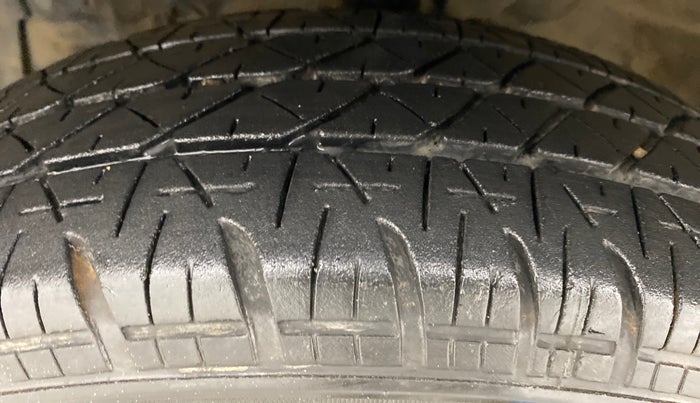 2012 Maruti Swift LXI, Petrol, Manual, 74,423 km, Left Front Tyre Tread