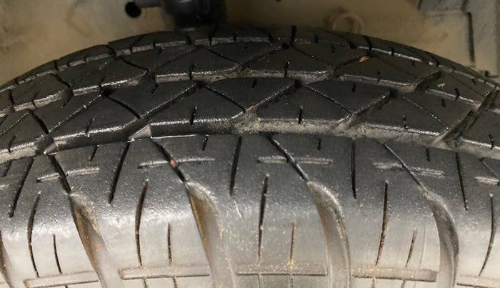 2012 Maruti Swift LXI, Petrol, Manual, 74,423 km, Right Front Tyre Tread