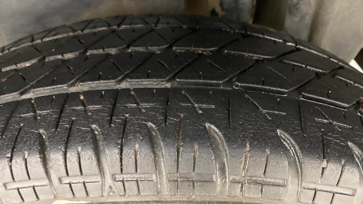 2012 Maruti Swift LXI, Petrol, Manual, 74,423 km, Left Rear Tyre Tread