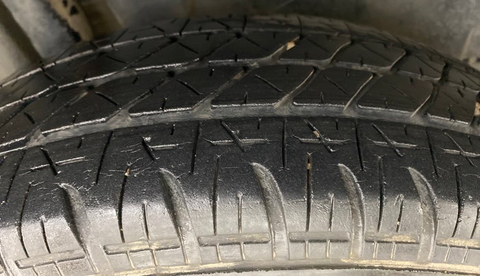 2012 Maruti Swift LXI, Petrol, Manual, 74,423 km, Right Rear Tyre Tread