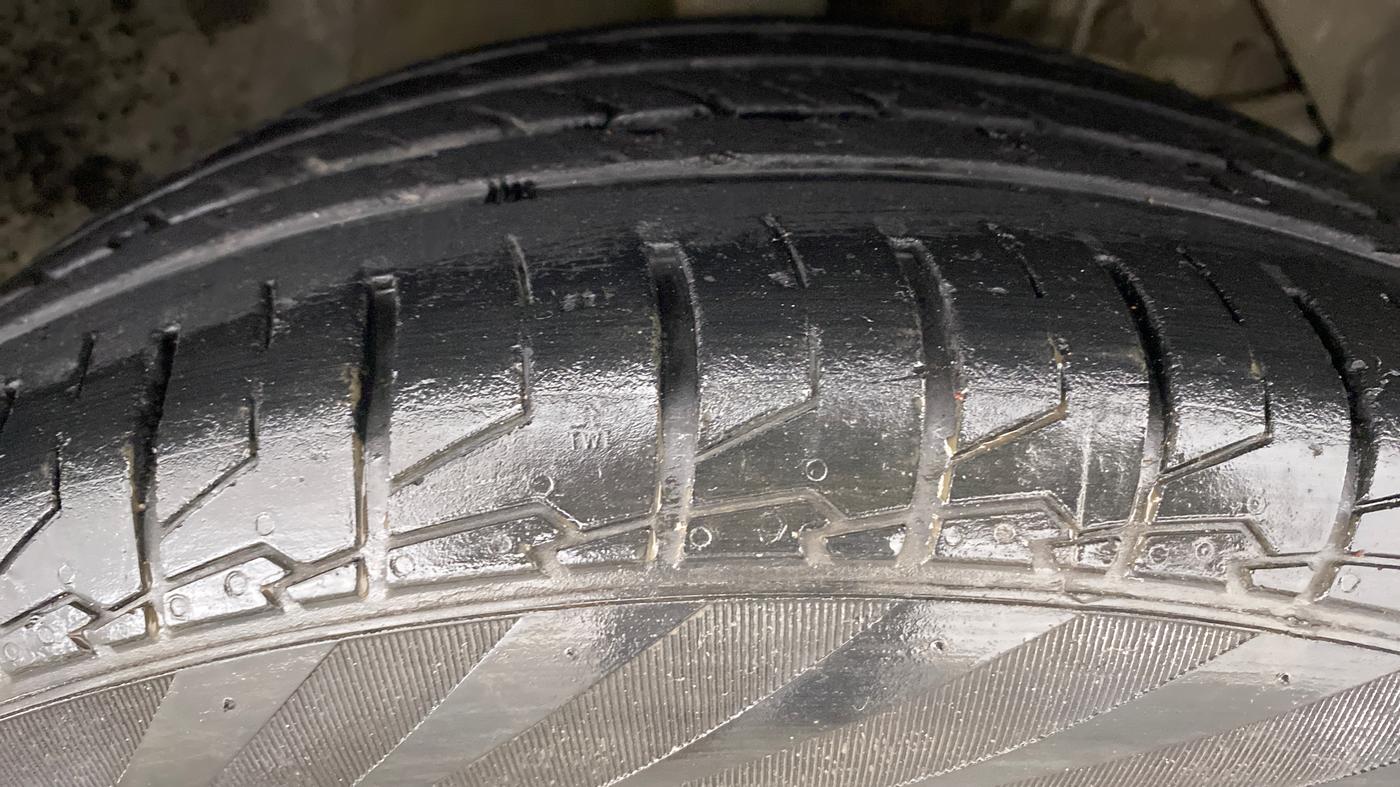 2020 Maruti S Cross ALPHA AT SMART HYBRID, Petrol, Automatic, 23,647 km, Right Front Tyre Tread