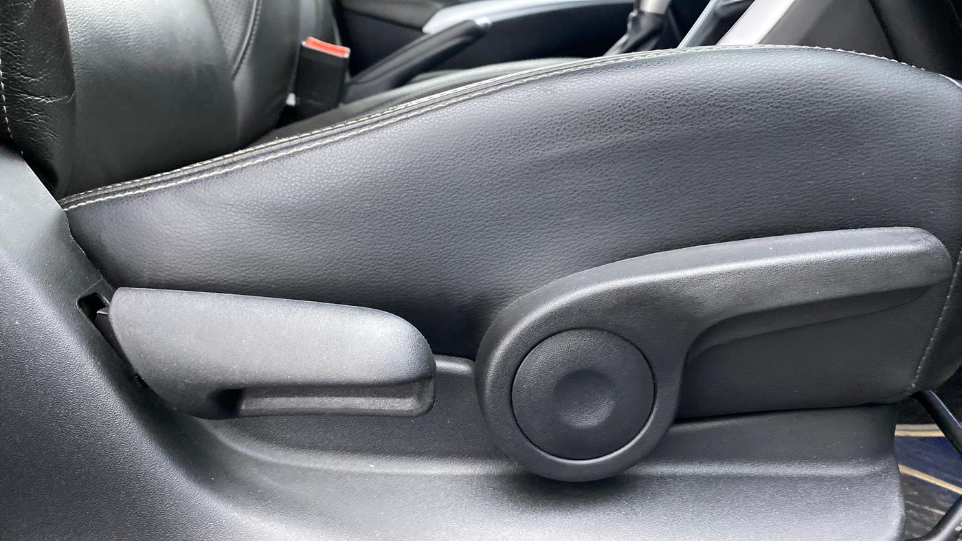 2020 Maruti S Cross ALPHA AT SMART HYBRID, Petrol, Automatic, 23,647 km, Driver Side Adjustment Panel