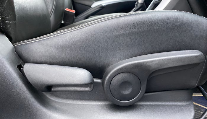 2020 Maruti S Cross ALPHA AT SMART HYBRID, Petrol, Automatic, 23,647 km, Driver Side Adjustment Panel