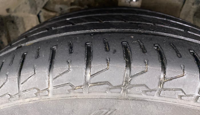 2020 Maruti S Cross ALPHA AT SMART HYBRID, Petrol, Automatic, 23,647 km, Left Front Tyre Tread