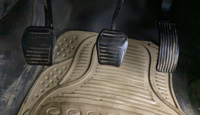 2016 Mahindra TUV300 T8, Diesel, Manual, 96,770 km, Pedals