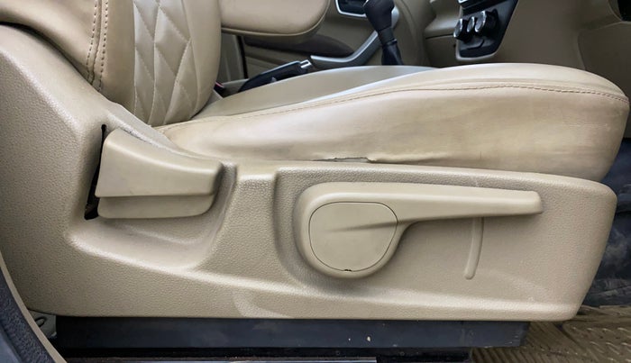 2016 Mahindra TUV300 T8, Diesel, Manual, 96,770 km, Driver Side Adjustment Panel