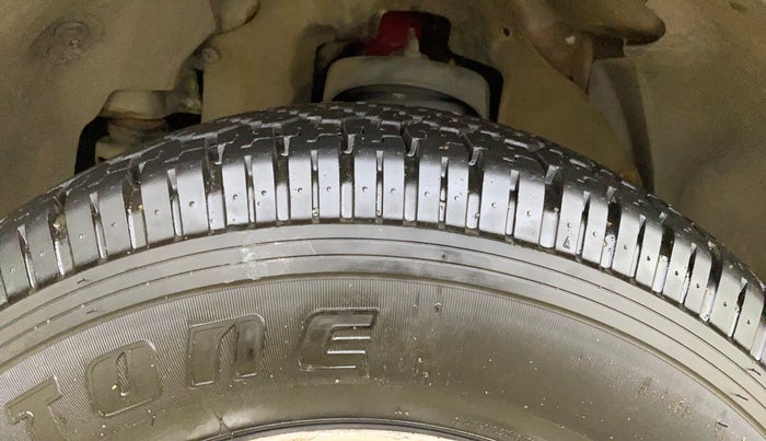 2016 Mahindra TUV300 T8, Diesel, Manual, 96,770 km, Left Front Tyre Tread