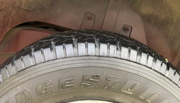 2016 Mahindra TUV300 T8, Diesel, Manual, 96,770 km, Left Rear Tyre Tread