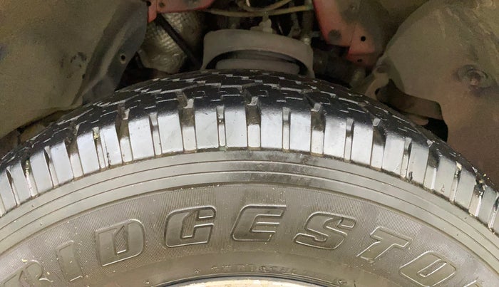 2016 Mahindra TUV300 T8, Diesel, Manual, 96,770 km, Right Front Tyre Tread