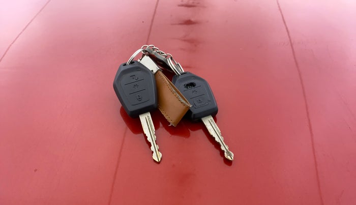 2016 Mahindra TUV300 T8, Diesel, Manual, 96,770 km, Key Close Up