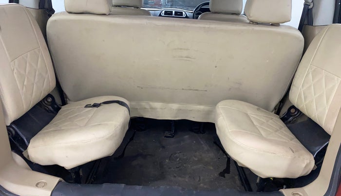 2016 Mahindra TUV300 T8, Diesel, Manual, 96,770 km, Boot Inside