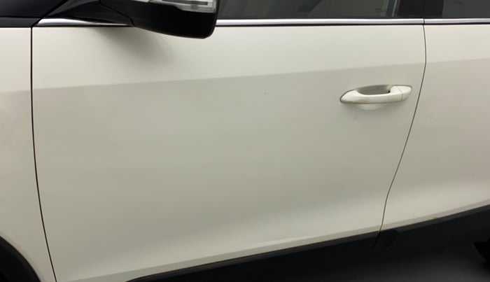 2022 Mahindra XUV300 W8 (O) 1.2 PETROL AMT, Petrol, Automatic, 24,712 km, Front passenger door - Minor scratches