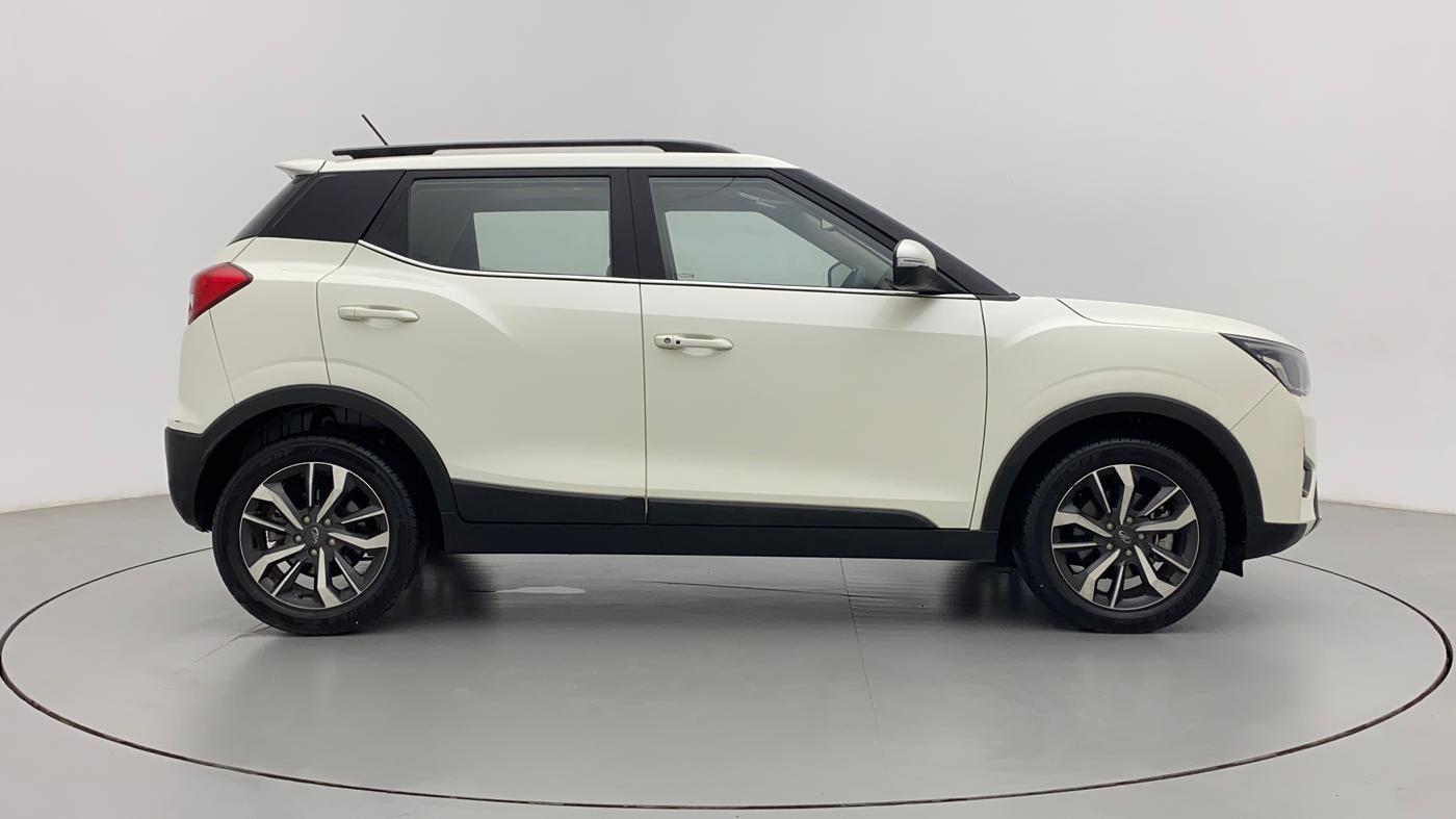 2022 Mahindra XUV300 W8 (O) 1.2 PETROL AMT, Petrol, Automatic, 24,712 km, Right Side View