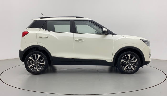 2022 Mahindra XUV300 W8 (O) 1.2 PETROL AMT, Petrol, Automatic, 24,712 km, Right Side View