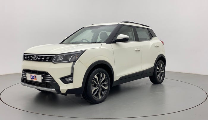 2022 Mahindra XUV300 W8 (O) 1.2 PETROL AMT, Petrol, Automatic, 24,712 km, Left Front Diagonal