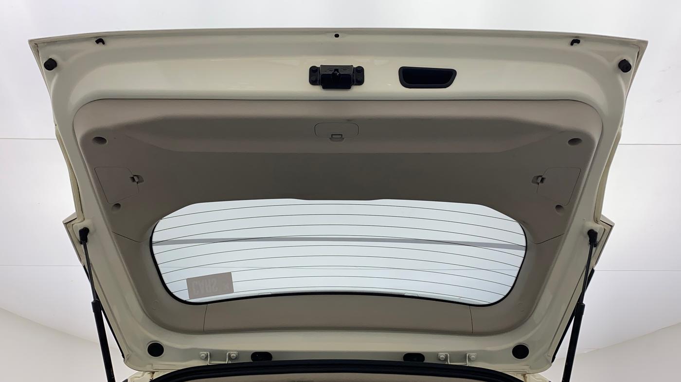 2022 Mahindra XUV300 W8 (O) 1.2 PETROL AMT, Petrol, Automatic, 24,712 km, Boot Door Open
