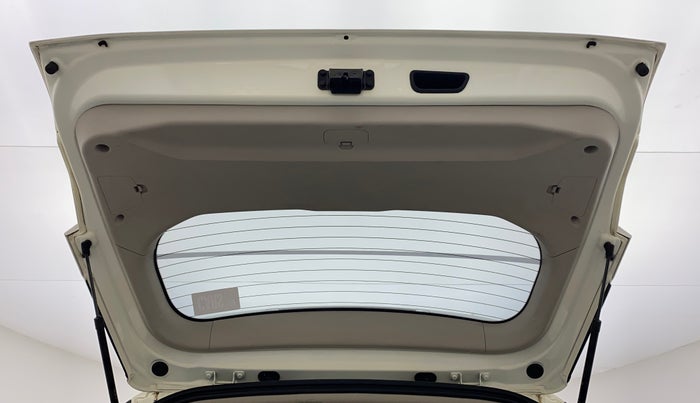 2022 Mahindra XUV300 W8 (O) 1.2 PETROL AMT, Petrol, Automatic, 24,712 km, Boot Door Open
