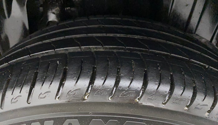 2022 Mahindra XUV300 W8 (O) 1.2 PETROL AMT, Petrol, Automatic, 24,712 km, Left Rear Tyre Tread