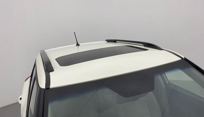 2022 Mahindra XUV300 W8 (O) 1.2 PETROL AMT, Petrol, Automatic, 24,712 km, Roof