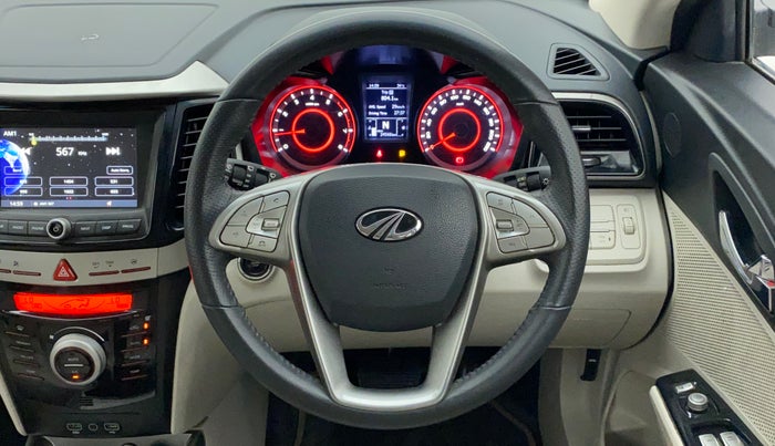 2022 Mahindra XUV300 W8 (O) 1.2 PETROL AMT, Petrol, Automatic, 24,712 km, Steering Wheel Close Up