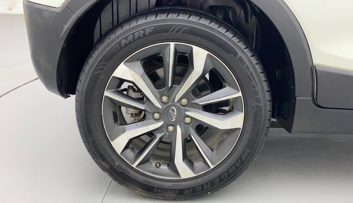 2022 Mahindra XUV300 W8 (O) 1.2 PETROL AMT, Petrol, Automatic, 24,712 km, Right Rear Wheel