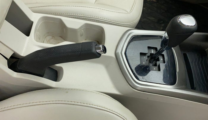 2022 Mahindra XUV300 W8 (O) 1.2 PETROL AMT, Petrol, Automatic, 24,712 km, Gear Lever