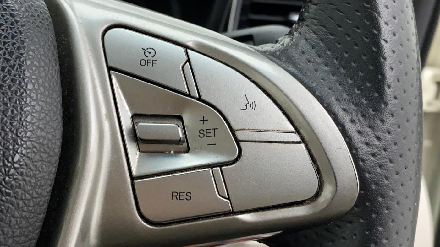 2022 Mahindra XUV300 W8 (O) 1.2 PETROL AMT, Petrol, Automatic, 24,712 km, Adaptive Cruise Control