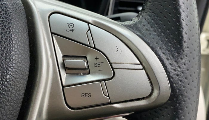 2022 Mahindra XUV300 W8 (O) 1.2 PETROL AMT, Petrol, Automatic, 24,712 km, Adaptive Cruise Control