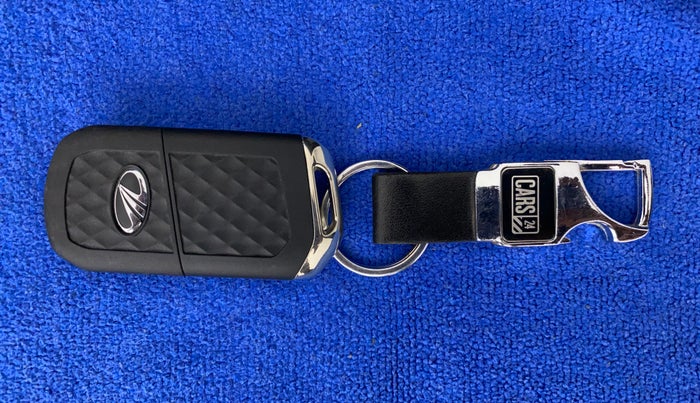 2022 Mahindra XUV300 W8 (O) 1.2 PETROL AMT, Petrol, Automatic, 24,712 km, Key Close Up