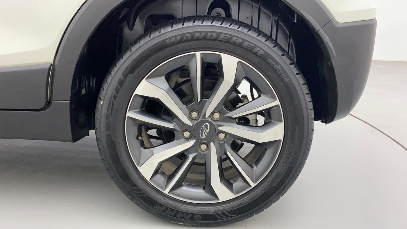 2022 Mahindra XUV300 W8 (O) 1.2 PETROL AMT, Petrol, Automatic, 24,712 km, Left Rear Wheel