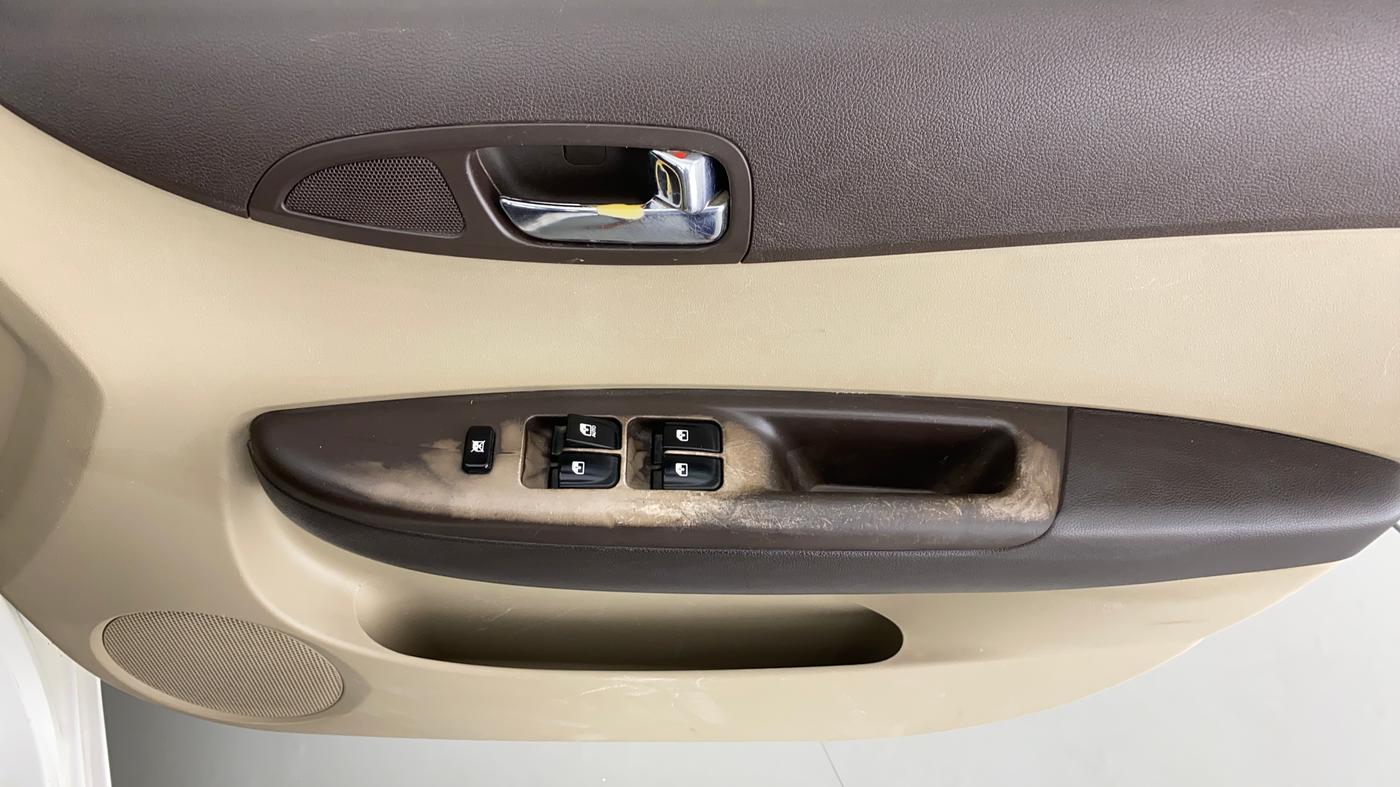 2010 Hyundai i20 MAGNA O 1.2, Petrol, Manual, 42,422 km, Driver Side Door Panels Control