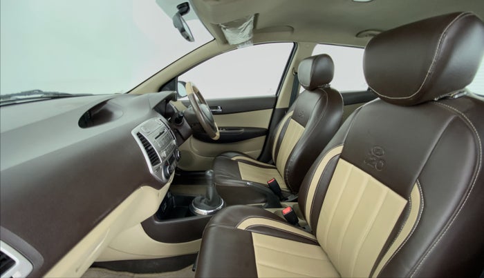 2010 Hyundai i20 MAGNA O 1.2, Petrol, Manual, 42,422 km, Right Side Front Door Cabin