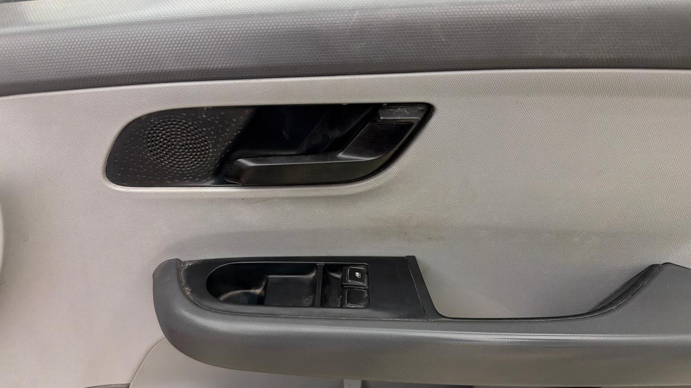 2020 Tata ALTROZ XE PETROL, Petrol, Manual, 66,539 km, Driver Side Door Panels Control