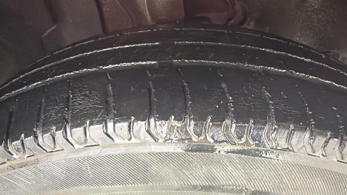 2020 Tata ALTROZ XE PETROL, Petrol, Manual, 66,539 km, Right Front Tyre Tread