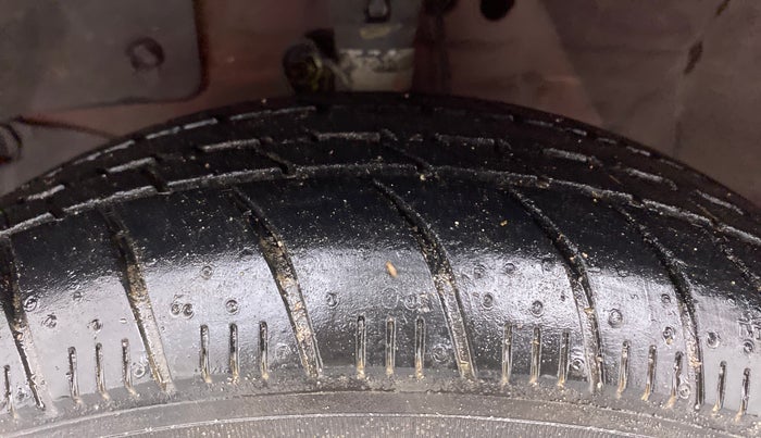 2017 Honda Brio S MT, Petrol, Manual, 22,180 km, Left Front Tyre Tread