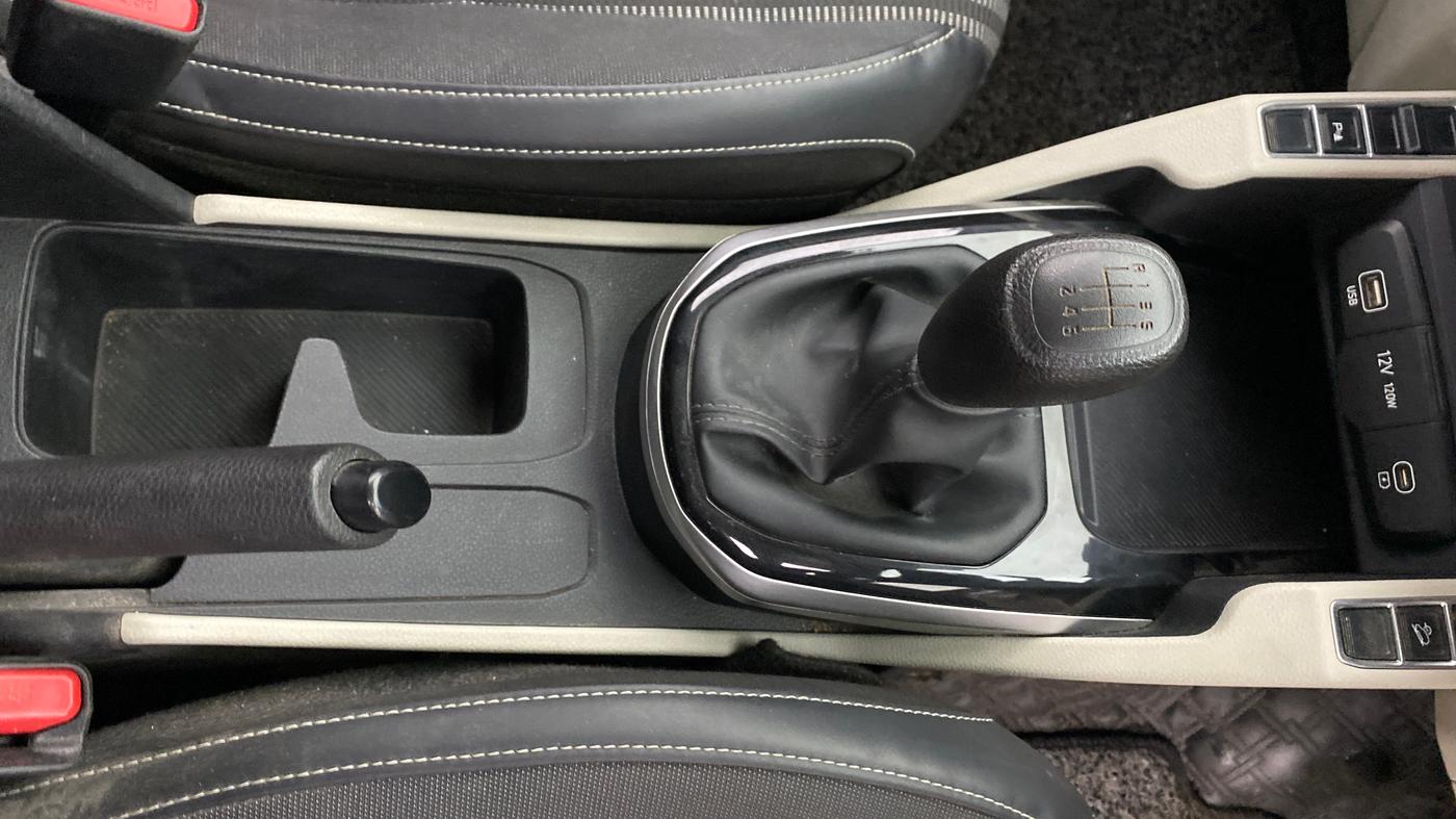 2023 KIA CARENS PRESTIGE 1.5 PETROL 7 STR, Petrol, Manual, 33,940 km, Gear Lever