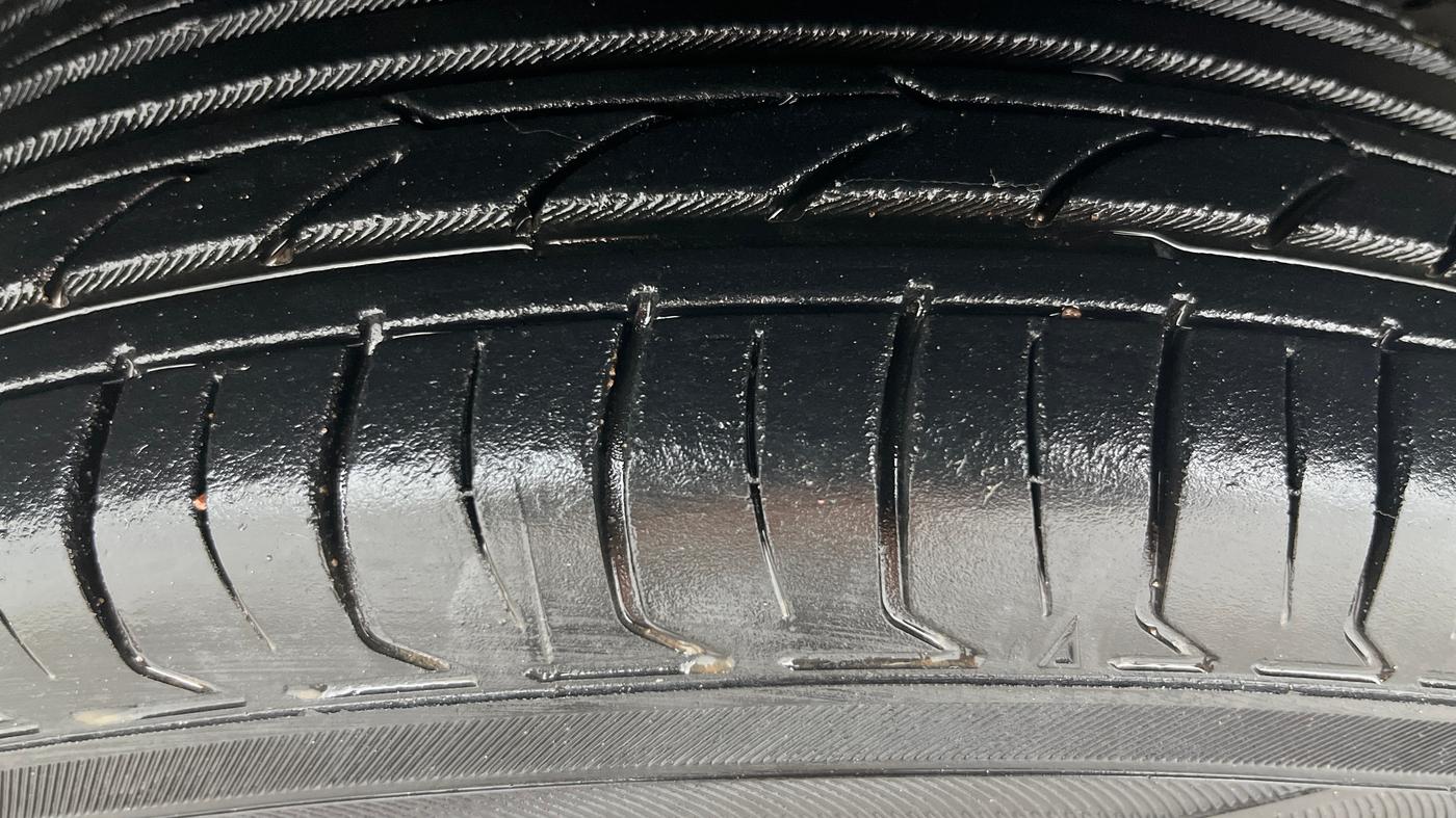 2013 Maruti Swift Dzire VXI AT, Petrol, Automatic, 79,753 km, Left Front Tyre Tread
