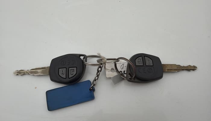 2017 Maruti Dzire VXI, Petrol, Manual, 40,331 km, Key Close Up