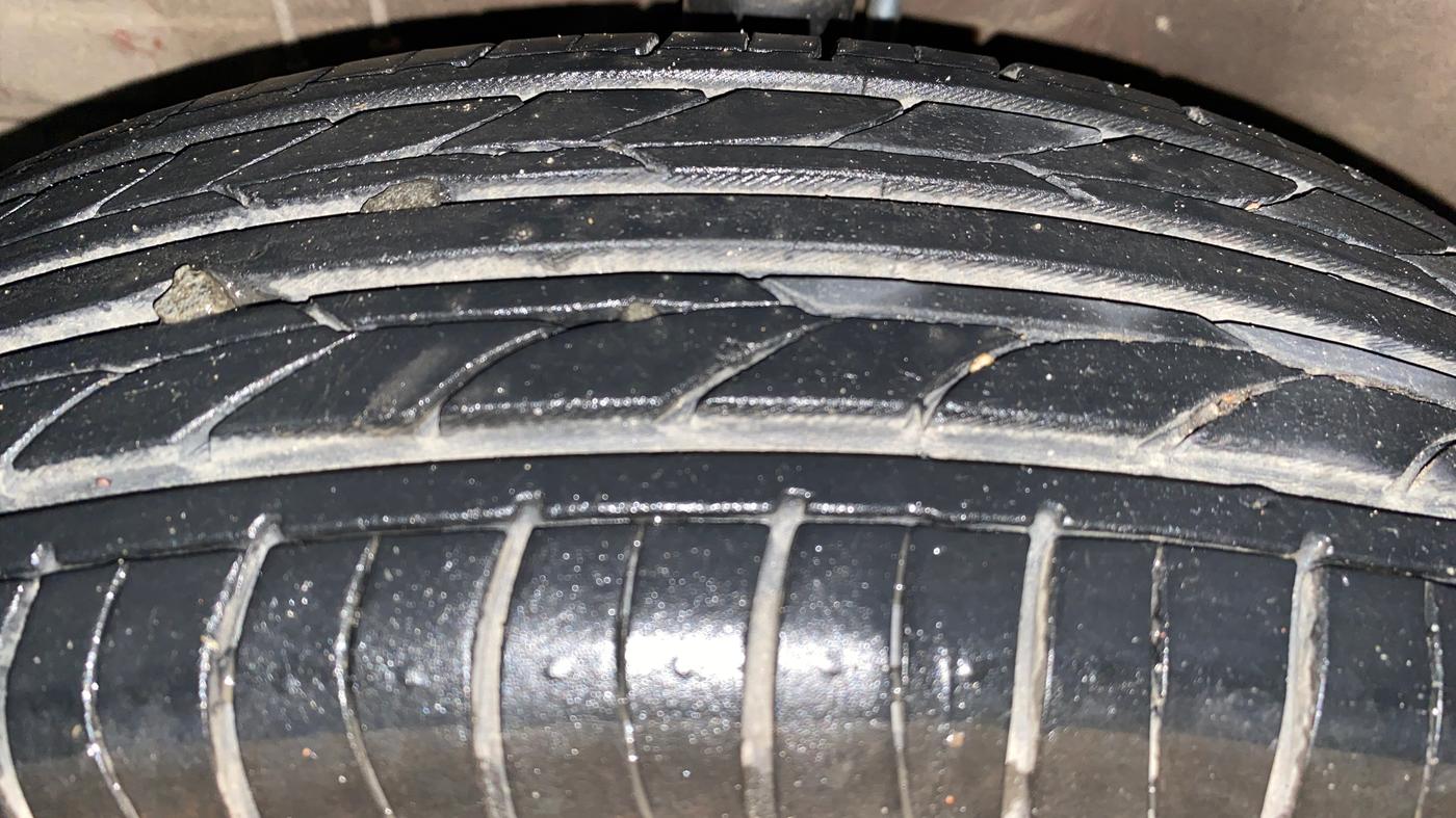2015 Maruti Swift Dzire VXI, Petrol, Manual, 66,496 km, Left Front Tyre Tread