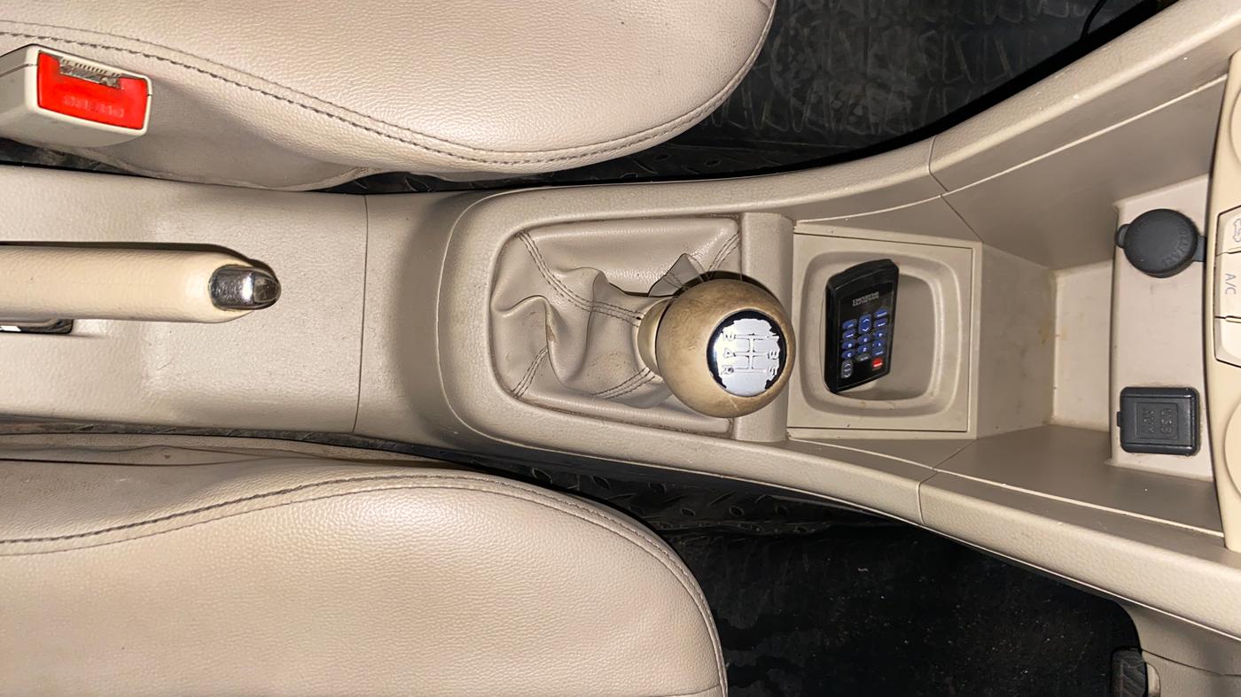 2015 Maruti Swift Dzire VXI, Petrol, Manual, 66,496 km, Gear Lever